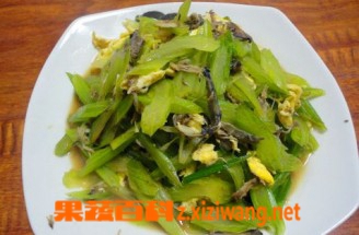 果蔬百科芹菜炒鸡肉