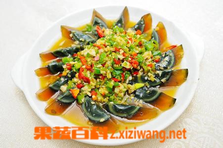 果蔬百科凉拌青椒皮蛋