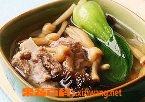 果蔬百科黄花菜木耳排骨汤