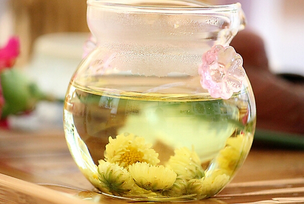 果蔬百科喝菊花茶的功效与禁忌