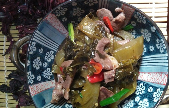 果蔬百科酸菜炒猪心怎么做好吃