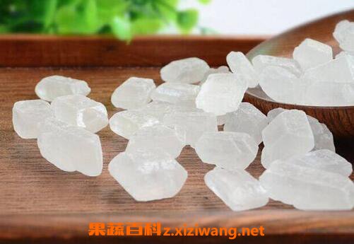 冰糖冲开水有什么功效 冰糖泡水喝有什么好处