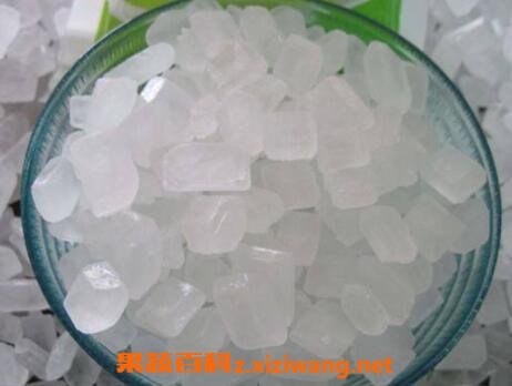 冰糖冲开水有什么功效 冰糖泡水喝有什么好处