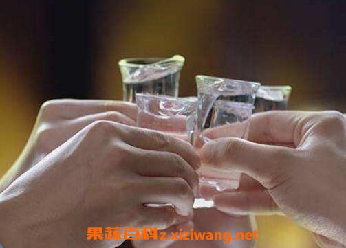 长期喝白酒有什么危害 男人经常喝酒的危害