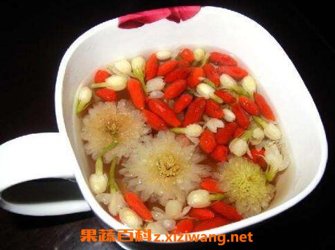 枸杞子菊花茶泡水喝的功效