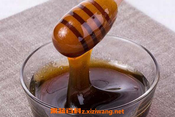 黑蜂蜜与普通蜂蜜区别 黑蜂蜜黑的功效