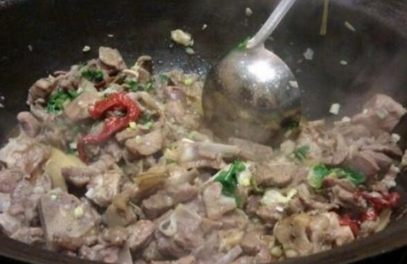 地椒叶炖羊肉的方法