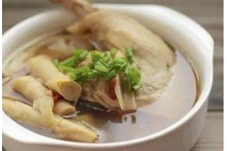 鸭子汤的功效与作用 鸭子汤里炖什么好吃