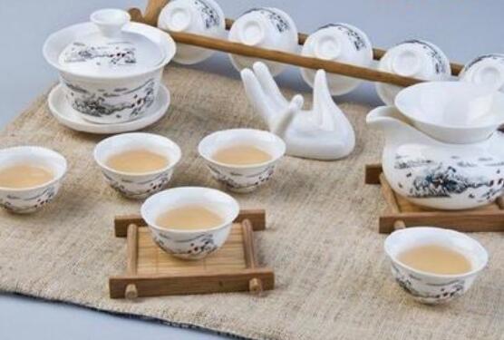 白瓷茶具怎样去除茶垢 白瓷茶具茶渍怎么去除