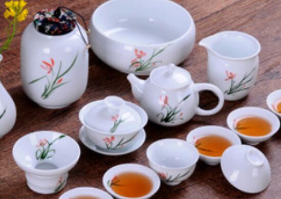 白瓷茶具怎样去除茶垢 白瓷茶具茶渍怎么去除