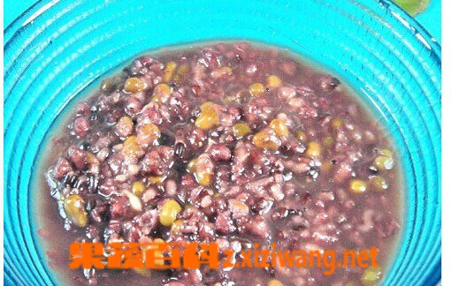 果蔬百科黑米薏仁绿豆粥