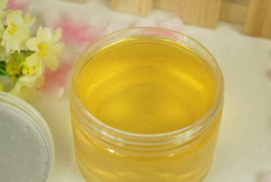 油菜花蜜是什么颜色 油菜花蜜为什么不结晶 油菜花蜂蜜的禁忌